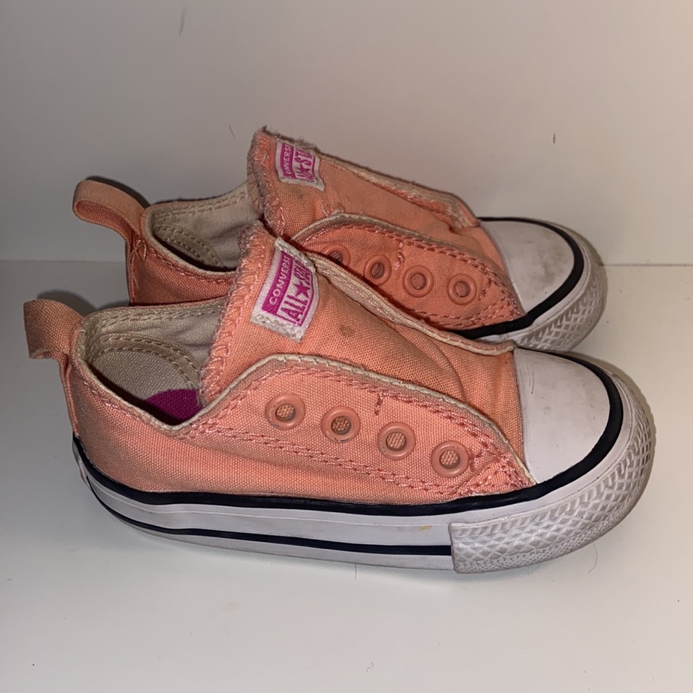 Pink converse - Picture 2 of 3